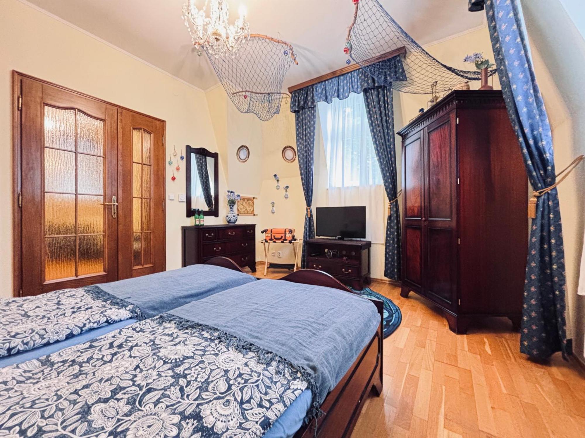 Pirate Family, Theme Room, Free Parking Карловы Вары Экстерьер фото